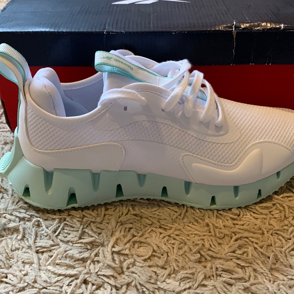 Womens Reebok Zig Dynamica, 9.5